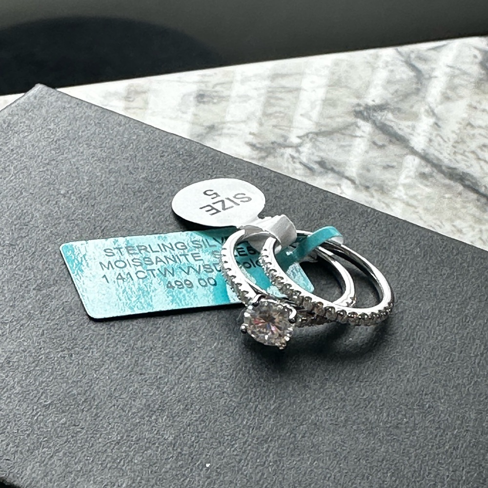 Elegant Silver Moissanite Ring Set